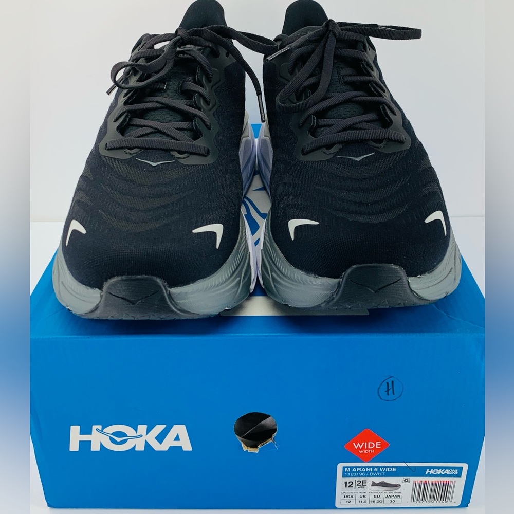 HOKA ONE ONE Men’s ARAHI 6 Size 12 (2E) WIDE BWHT Black White NEAR NEW CONDITION
